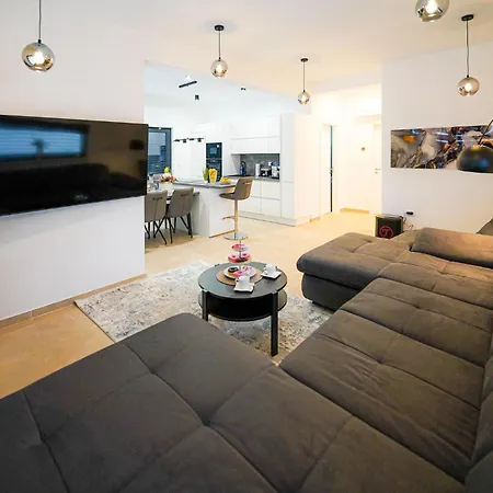 Holiday home Gorgeous In With Heated Swimming Pool