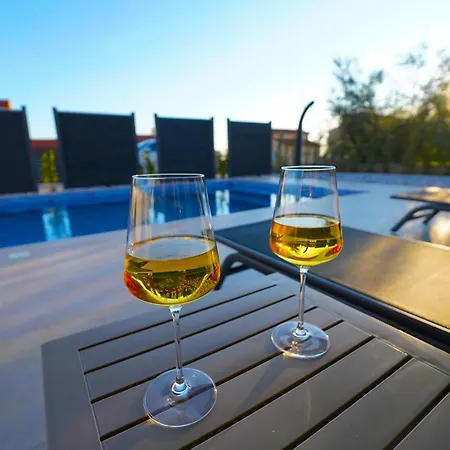 Holiday home Gorgeous In With Heated Swimming Pool