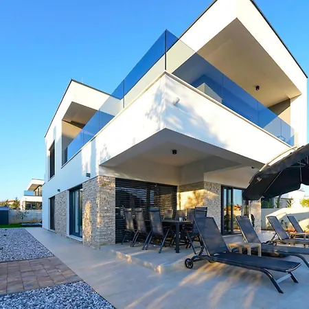 Holiday home Gorgeous In With Heated Swimming Pool