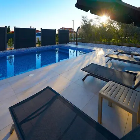 Gorgeous In With Heated Swimming Pool * Vodnjan