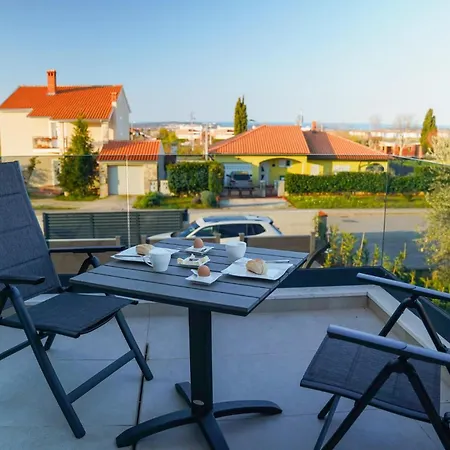 Gorgeous In With Heated Swimming Pool Holiday home Vodnjan